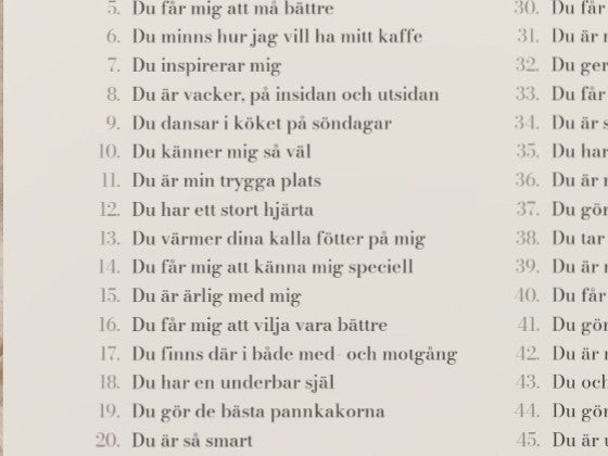 Närbild på egna anledningar som du dansar i köket på söndagar