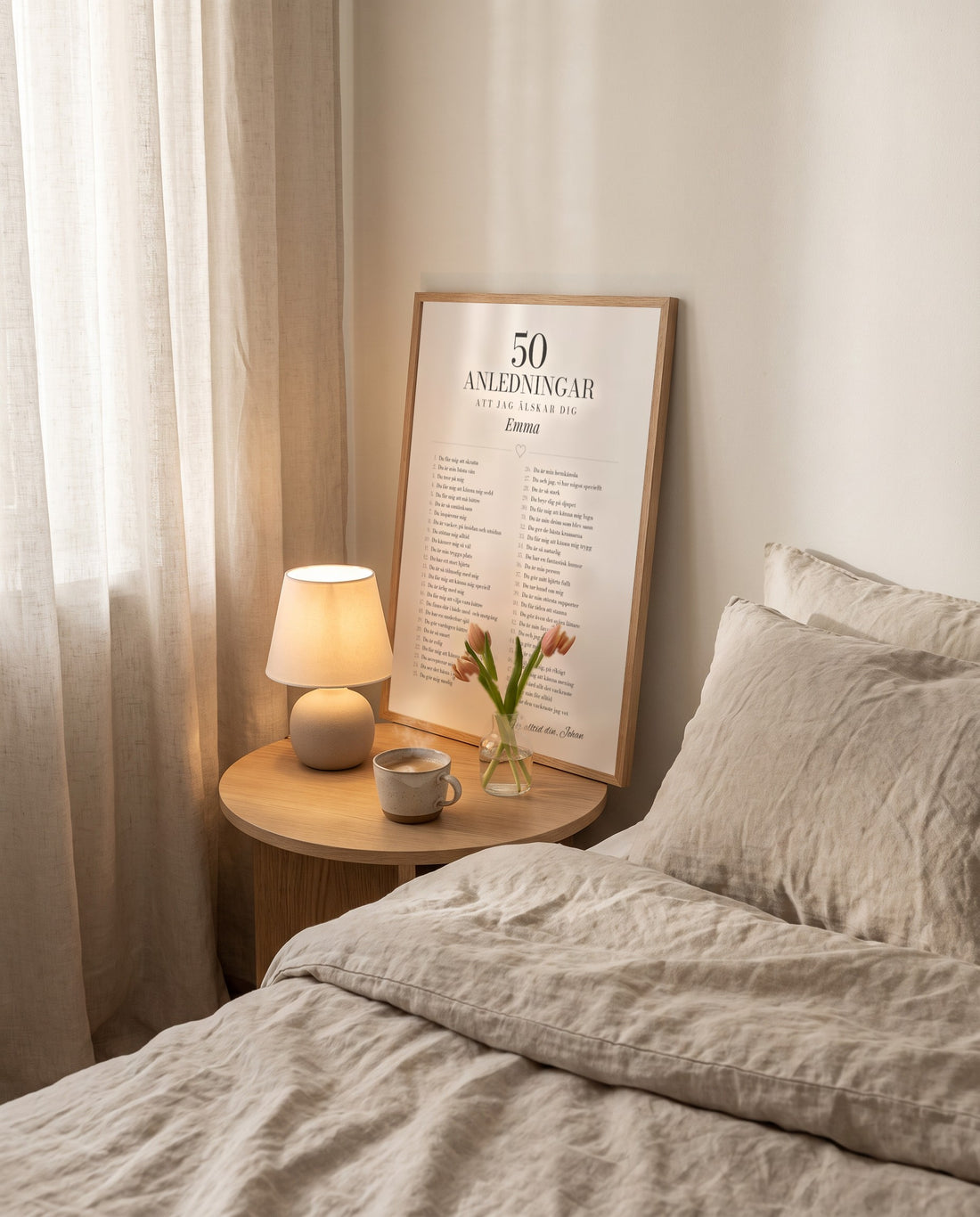 50 anledningar att jag älskar dig – personlig poster med namnet Emma på nattduksbordet