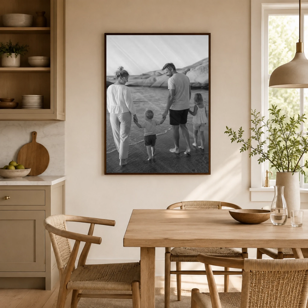 Svartvit fotoposter med eget foto – Ett Ögonblick, i matsalen