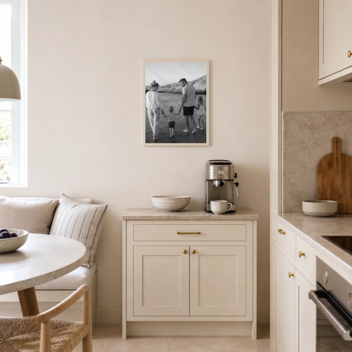 Svartvit fotoposter med eget foto – Ett Ögonblick, på väggen