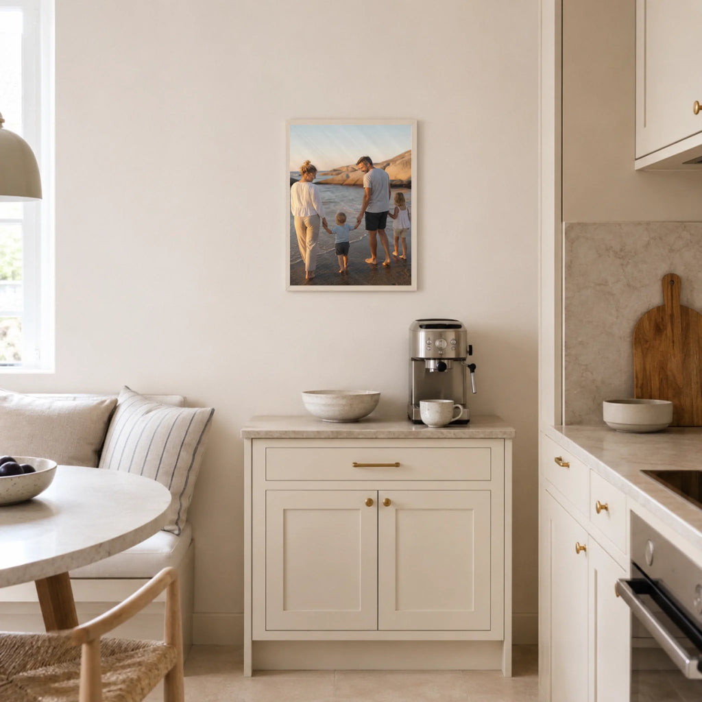 Fotoposter i färg med eget foto – Ett Ögonblick, på väggen