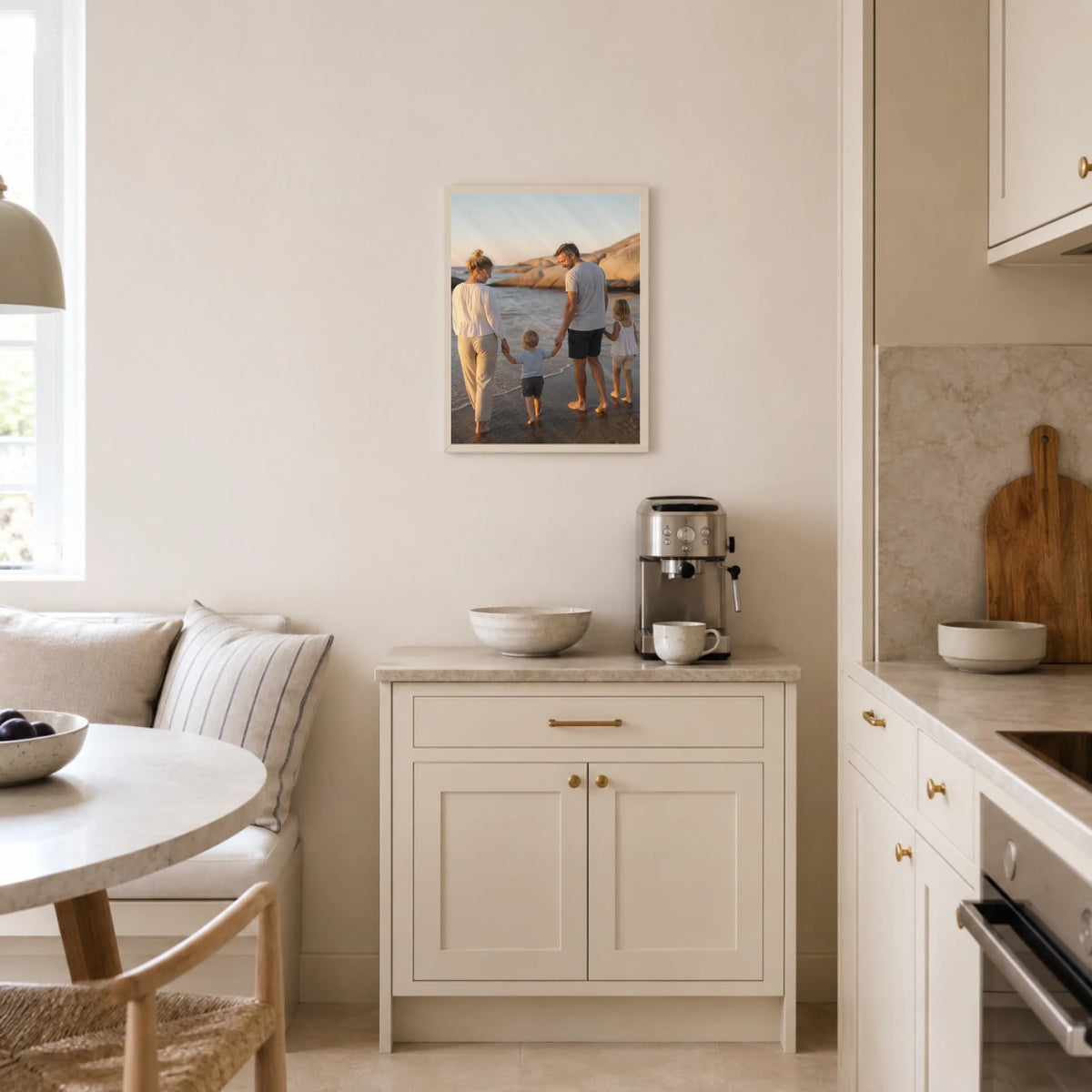 Fotoposter i färg med eget foto – Ett Ögonblick, på väggen