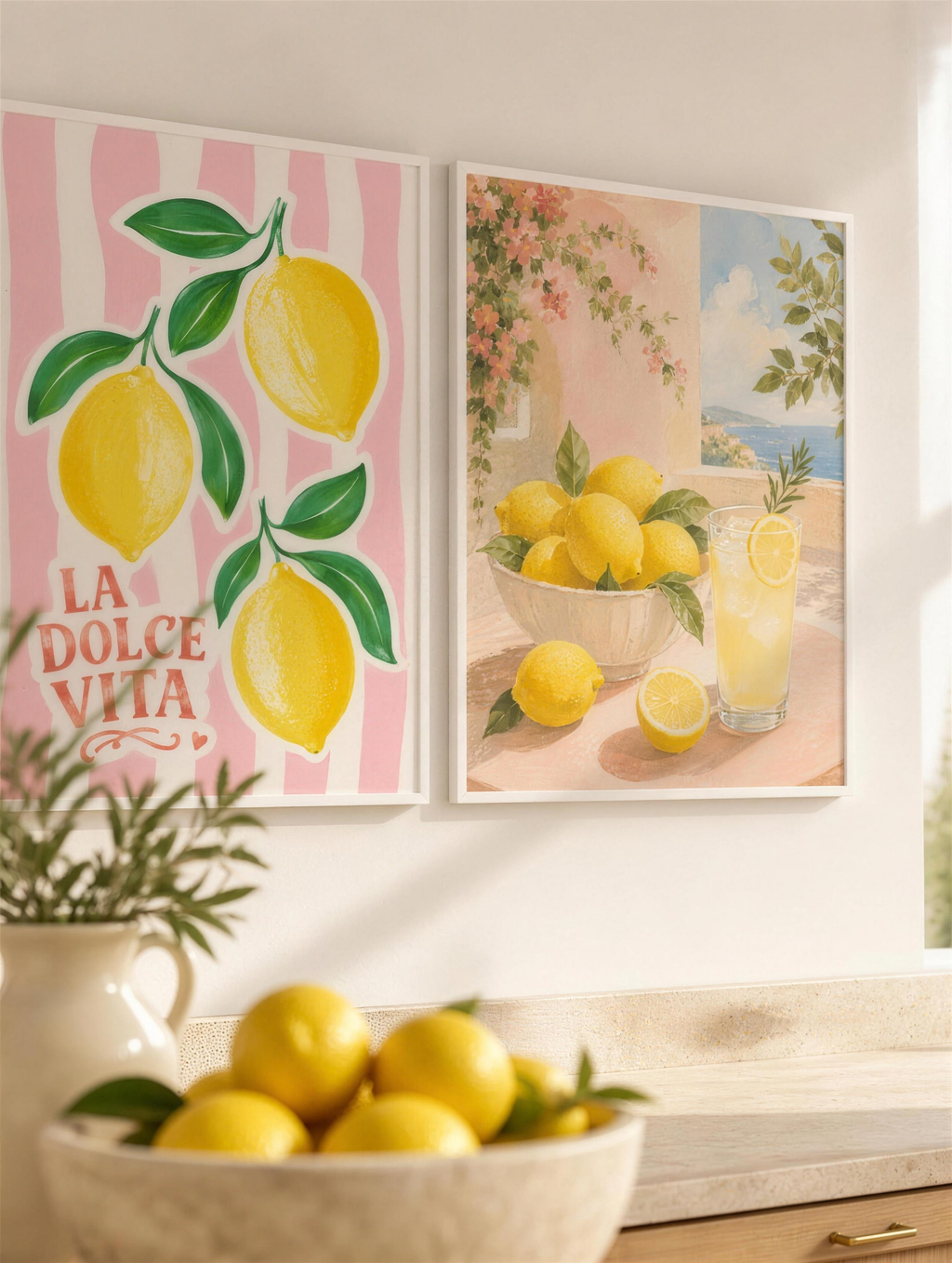 Matchat posterpar: La Dolce Vita och Citroner vid Medelhavet i vita ramar – citrusset