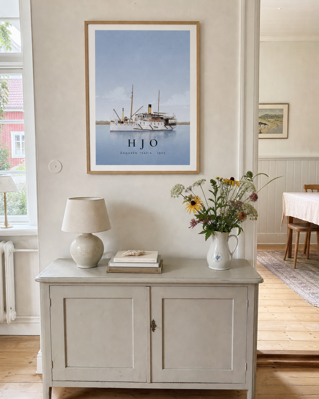 Ångaren Trafik, Hjo – poster i ram i en hall